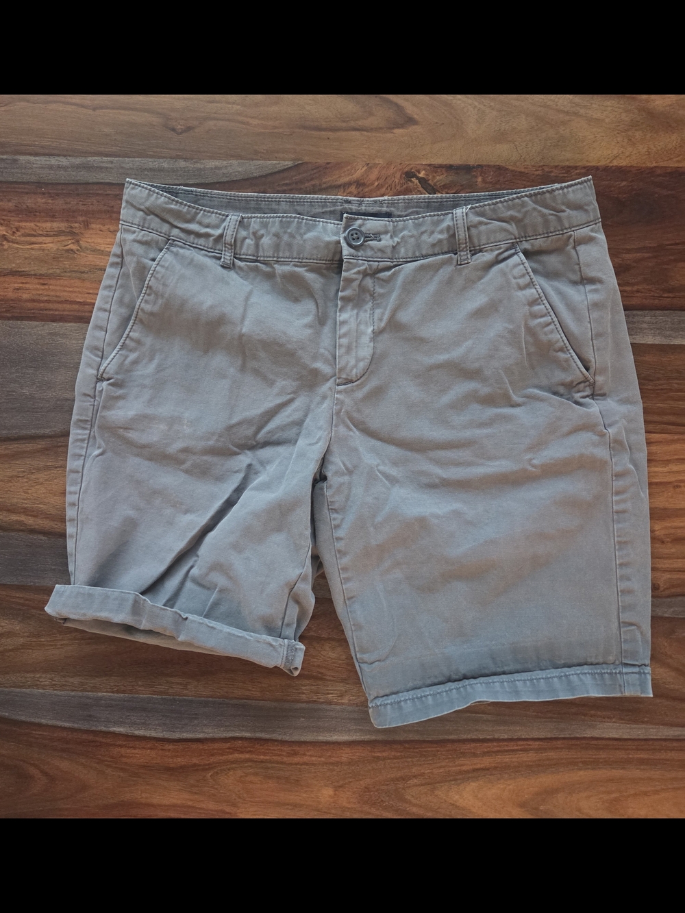 Comfy GAP Casual Cotton Chino Shorts in Faded Gray Size 4